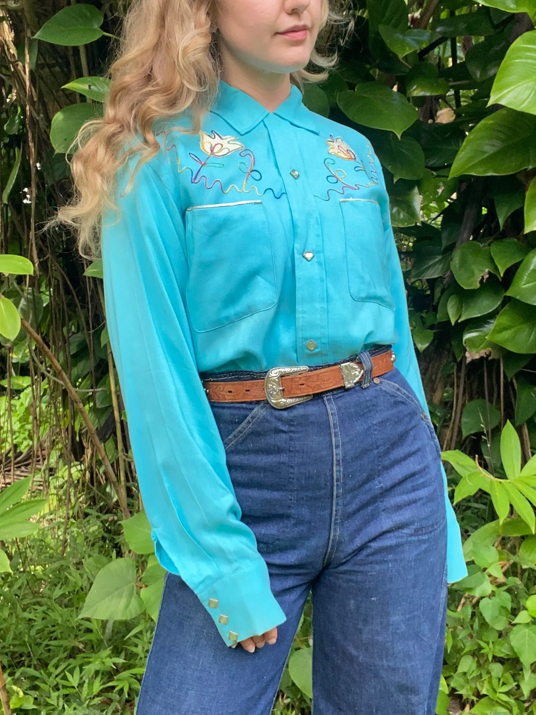 1960s The Cowhand Chain Stitch embroidery blue pearl snap button up blouse small long